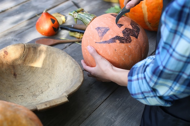 Esculpir abóboras para o Halloween