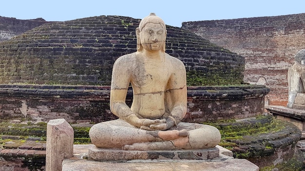 Foto escultura de buda sentado