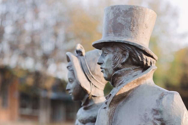 Escultura de la ciudad en el casco histórico de Dmitrov en Rusia