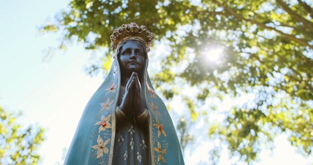 escultura da imagem de nossa senhora aparecida a padroeira do brasil