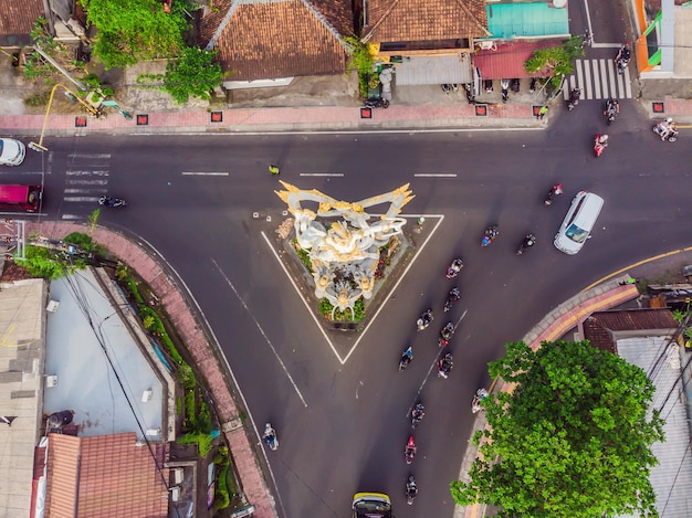 Escultura de pedra de Arjuna na ilha de Bali da cidade de Ubud, Indonésia Arjuna, é um herói do antigo épico indiano Mahabharata