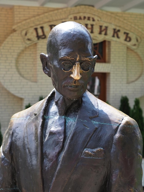 Escultura de rua, Monumento ao personagem literário Kisa Vorobyaninov. Pyatigorsk Norte do Cáucaso,