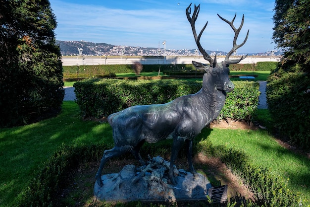 Escultura de veado no palácio istanul turquia de beylerbeyi