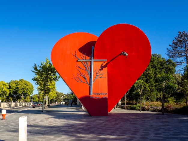 Una escultura en forma de corazón en el santuario de Fátima