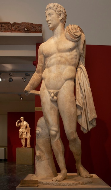 Escultura de Hermes en el Museo Messenia en Grecia