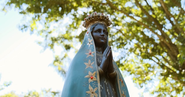 escultura de la imagen de nossa senhora aparecida la patrona de brasil