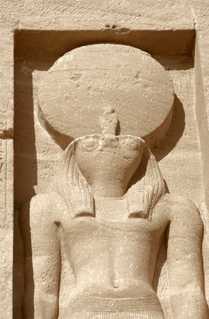 escultura nos templos de Abu Simbel, no Egito