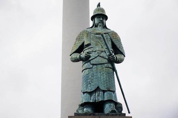 Escultura tallada de Yi Sun sin figura estatua monumento para el pueblo coreano y los viajeros extranjeros visitan la Torre Diamond Busan y el parque Yongdusan en Nampo dong en la ciudad de Jung gu en Busan Corea del Sur