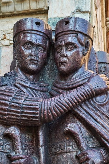 Escultura de los tetrarcas en la esquina de la basílica de San Marcos en Venecia (alrededor del 300 d.C.)