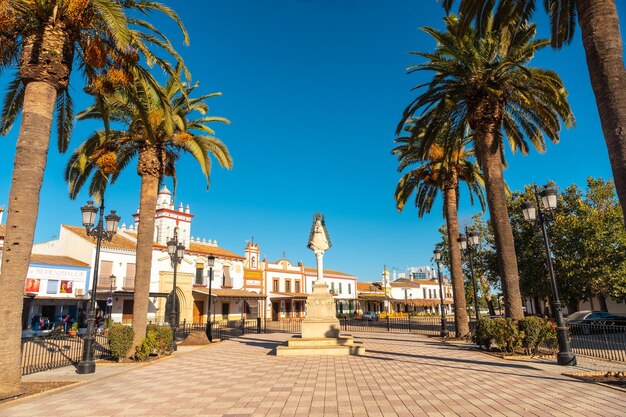 Escultura de la virgen del rocio cerca del santuario de el rocio huelva