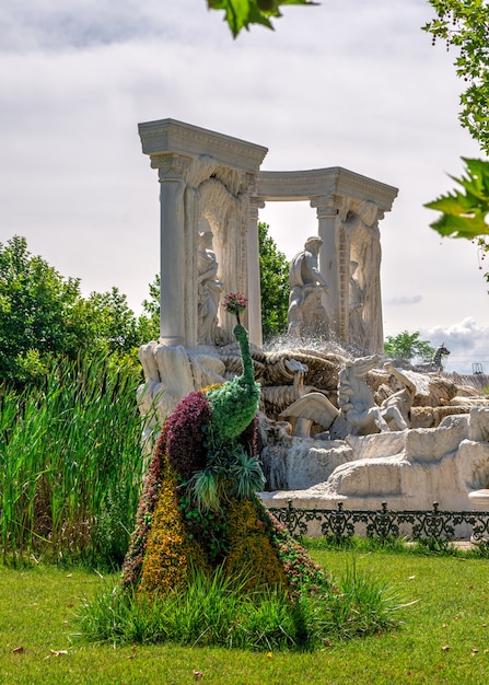 Esculturas de ervas no parque do castelo ravadinovo, bulgária