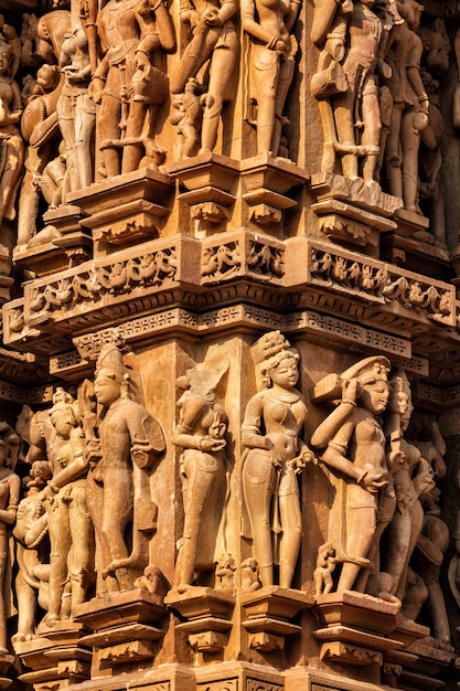 Foto esculturas de pedra famosas de khajuraho