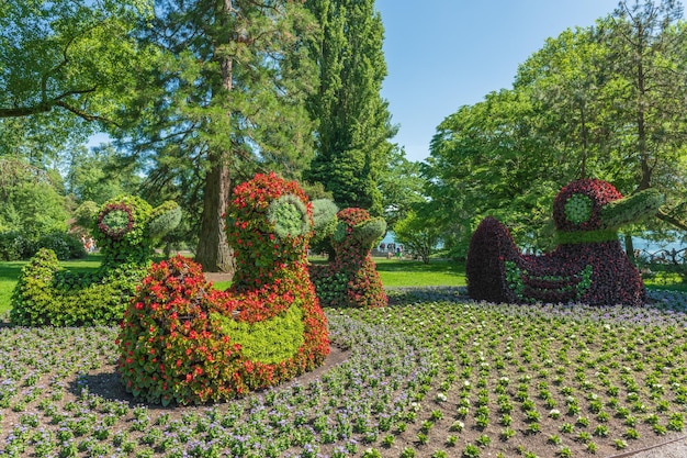 Esculturas de flores en la isla de las flores del lago de Constanza