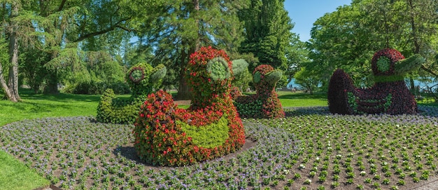 Esculturas de flores en la isla de las flores del lago de Constanza