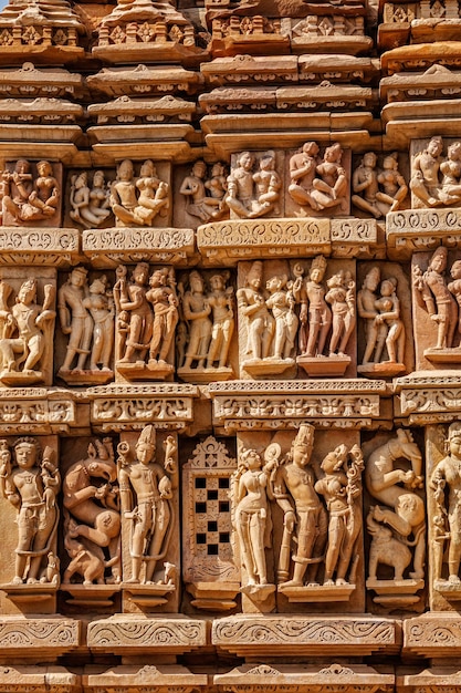 Esculturas en los templos de Khajuraho