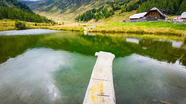 Eselsberg refletindo o lago claro