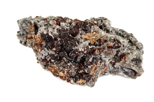 Esfalerita mineral de pedra macro em um fundo branco