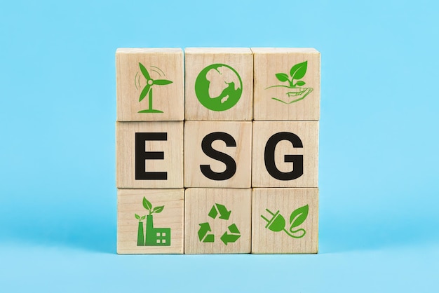 Esg conceito de palavras sociais e de governança ambiental esg em um bloco de madeira é uma ideia para sustai