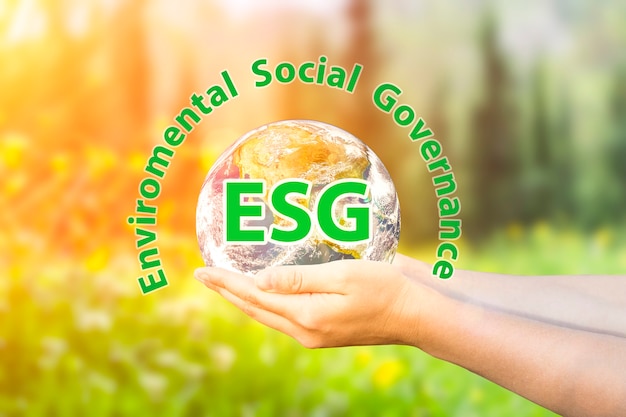 Esg Modernisierung Umwelt Social Governance Erhaltung und CSR-Politik Planet Erde in Händen ...