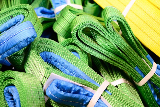 Eslingas de elevación suave de nylon verde apiladas en pilas