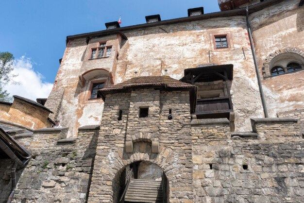 Eslováquia, Europa. Pátio do castelo de Orava,