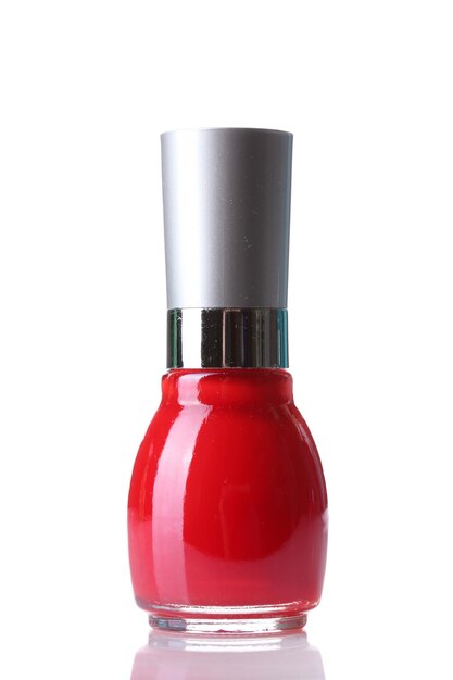 Foto esmalte de uñas rojo aislado en blanco