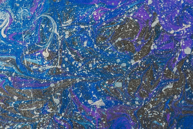 Espacio abstracto azul púrpura plata fondo negro pintura acrílica arte fluido