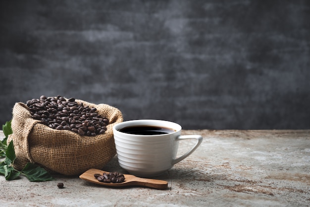 Espacio café negro y frijol en saco fondo de alimentos