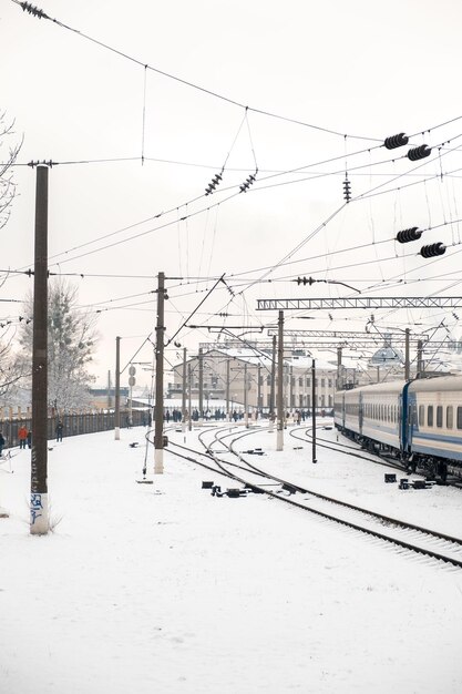 Espacio de copia de carretera de ferrocarril de invierno al aire libre