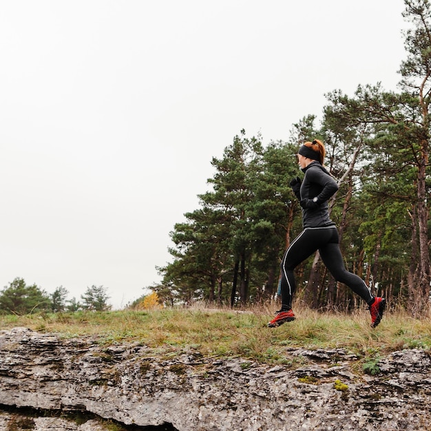 Espacio de copia de entrenamiento al aire libre corriendo