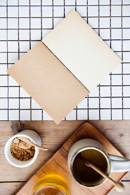 Espacio de diseño en libreta en la cafetería