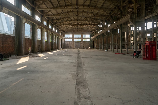 Espacio interior del almacén de la fábrica abandonada