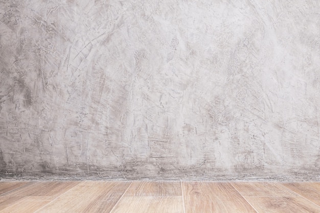 Espacio interior en blanco con muro de hormigón de pintura y piso de madera para el diseño.