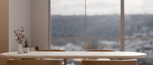 Espacio de maqueta vacío en una moderna mesa de comedor de mármol blanco en un hermoso comedor