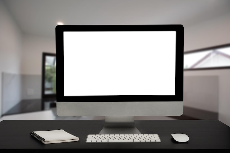 Foto espacio de trabajo con computadora de escritorio suministros de oficina planta de interior y taza de café en el concepto de trabajo de escritorio de oficina