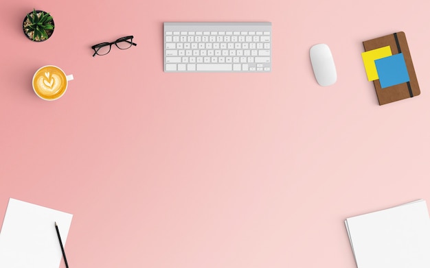 Espacio de trabajo moderno con taza de café, cuaderno, papel y teclado en color rosa.