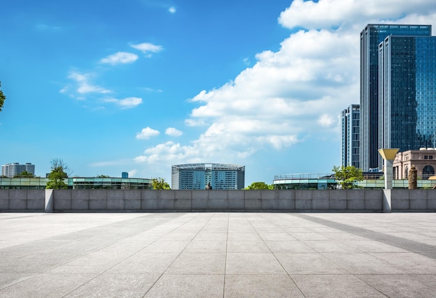 Espacios abiertos y edificios modernos