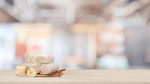 Espaço de maquete na mesa de mármore branco com toalhas de objetos de spa bola de massagem de vela