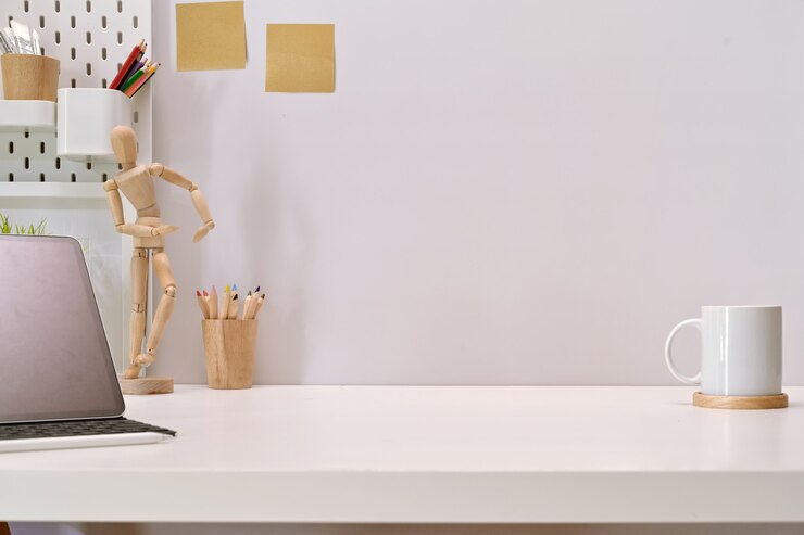 Foto espaço de trabalho de mesa minimalista, mesa e espaço de cópia