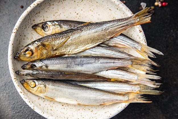 Espadín pescado arenque ahumado marisco salado porción fresca dietética comida saludable alimentos dieter bodegón