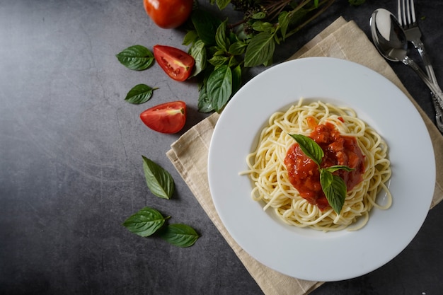 Espaguete com molho de carne. prato italiano tradicional