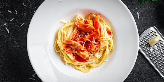 Espaguete molho de tomate macarrão refeição saudável comida dieta lanche na mesa cópia espaço comida fundo