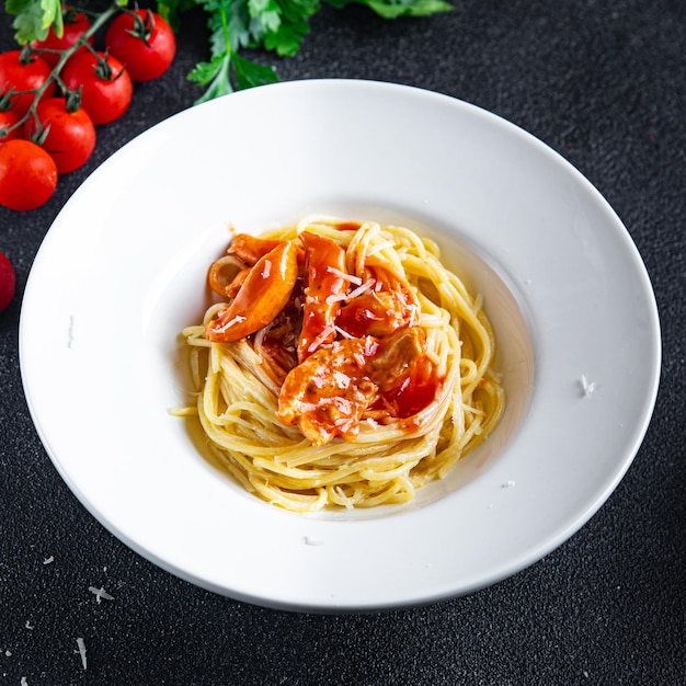 Espagueti pasta boloñesa salsa de tomate carne comida saludable comida merienda en la mesa espacio de copia comida