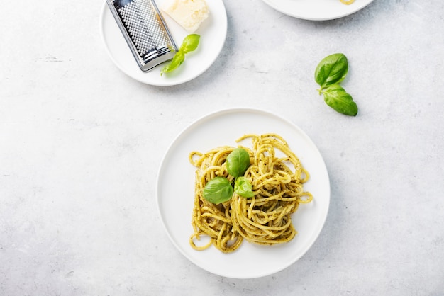 Espagueti con salsa de pesto