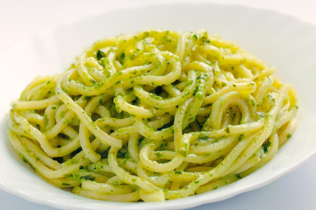 Espagueti con salsa de pesto