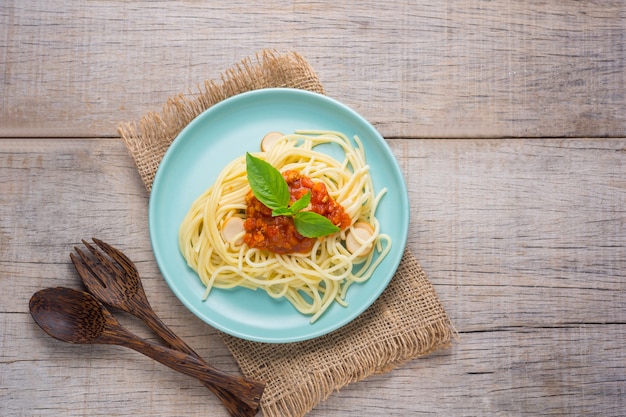 Espagueti tradicional con salsa de tomate