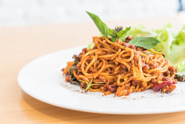 Espaguetis De Cerdo Con Salsa De Tomates