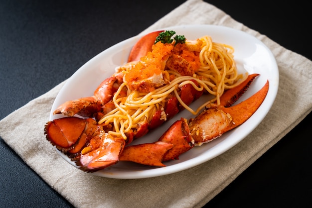 Espaguetis De Langosta Con Huevo De Camarones