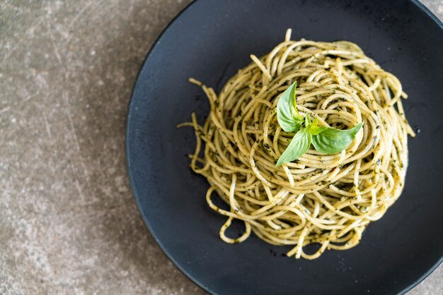 Espaguetis Con Pesto De Albahaca