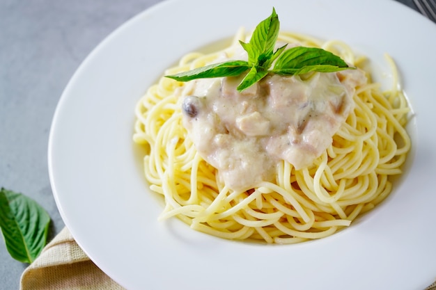 Espaguetis Con Salsa De Carne. Plato tradicional italiano, de cerca